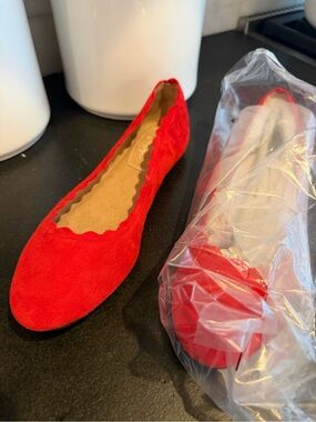 Crown Vintage red scalloped velvet ballet Flats NEW